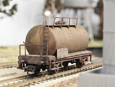 Weathering the rolling stock, Locomotives and cars create realism